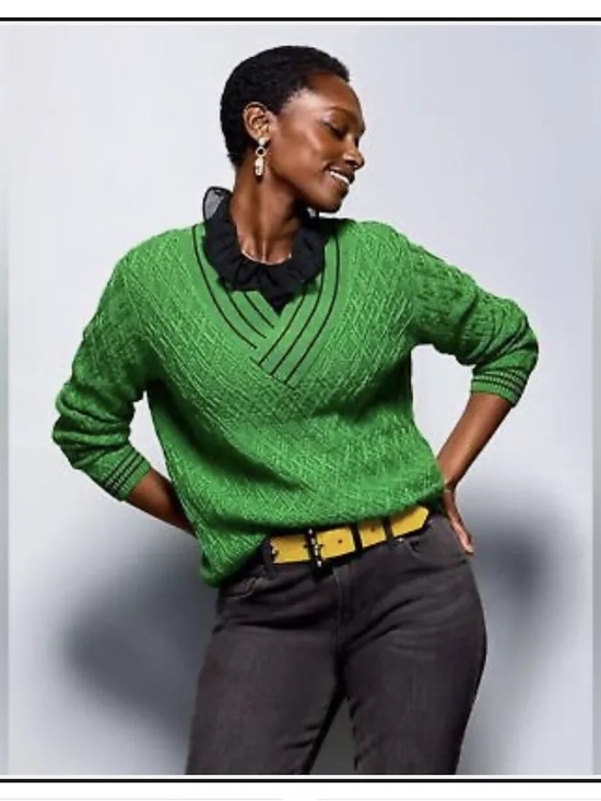 CAbi Sweaters - NWOT CAbi Lucky Day Pullover Kelly Green Cable Knit V-Neck Sweater w/ Black Trim